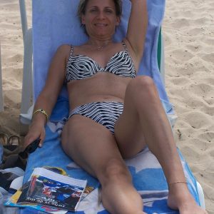 Passe un coup de fil à une restauratrice philosophe Rebecca - rencontre-Cougar-Saint-Malo